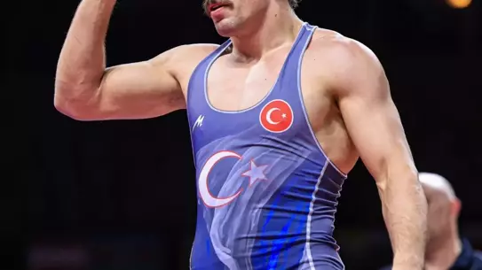 Yüksel Sarıçiçek güreş sahasında