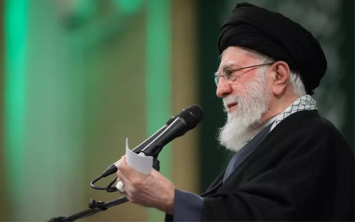Khamenei, Devrim Yıldönümünde Ulusal Birliğe Çağrı Yaptı