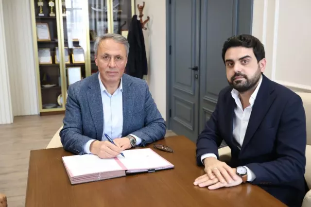 Fabrika inşaatı sırasında çalışan ekip