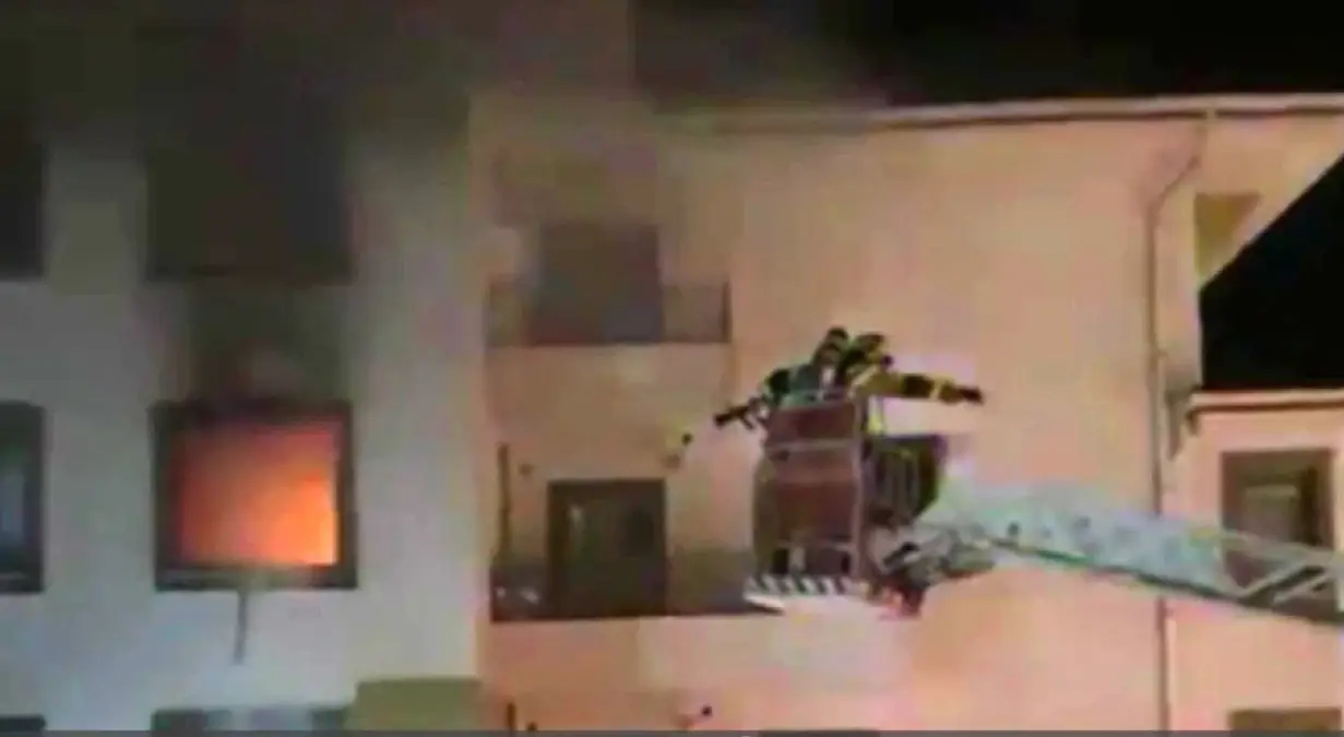 Karaman’da Ev Yangını: 10 Kişi Dumanı Soludu