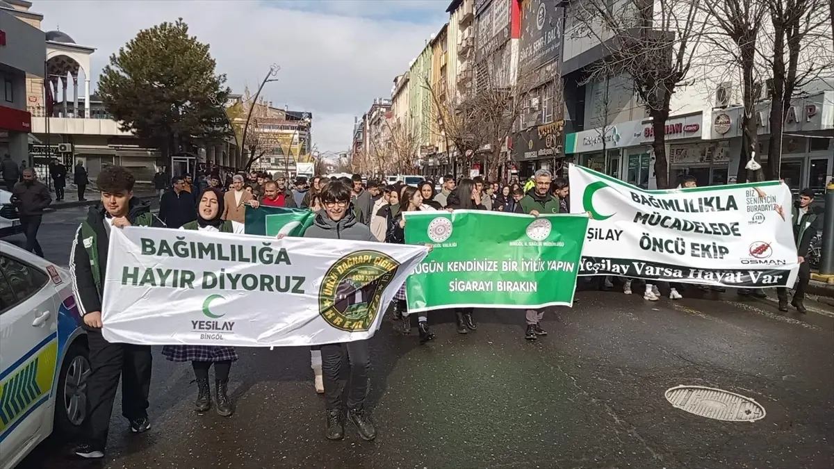 Bingöl’de Dünya Sigarayı Bırakma Günü’nü Yeşilay’ın Farkındalık Yürüyüşüyle Kutladı