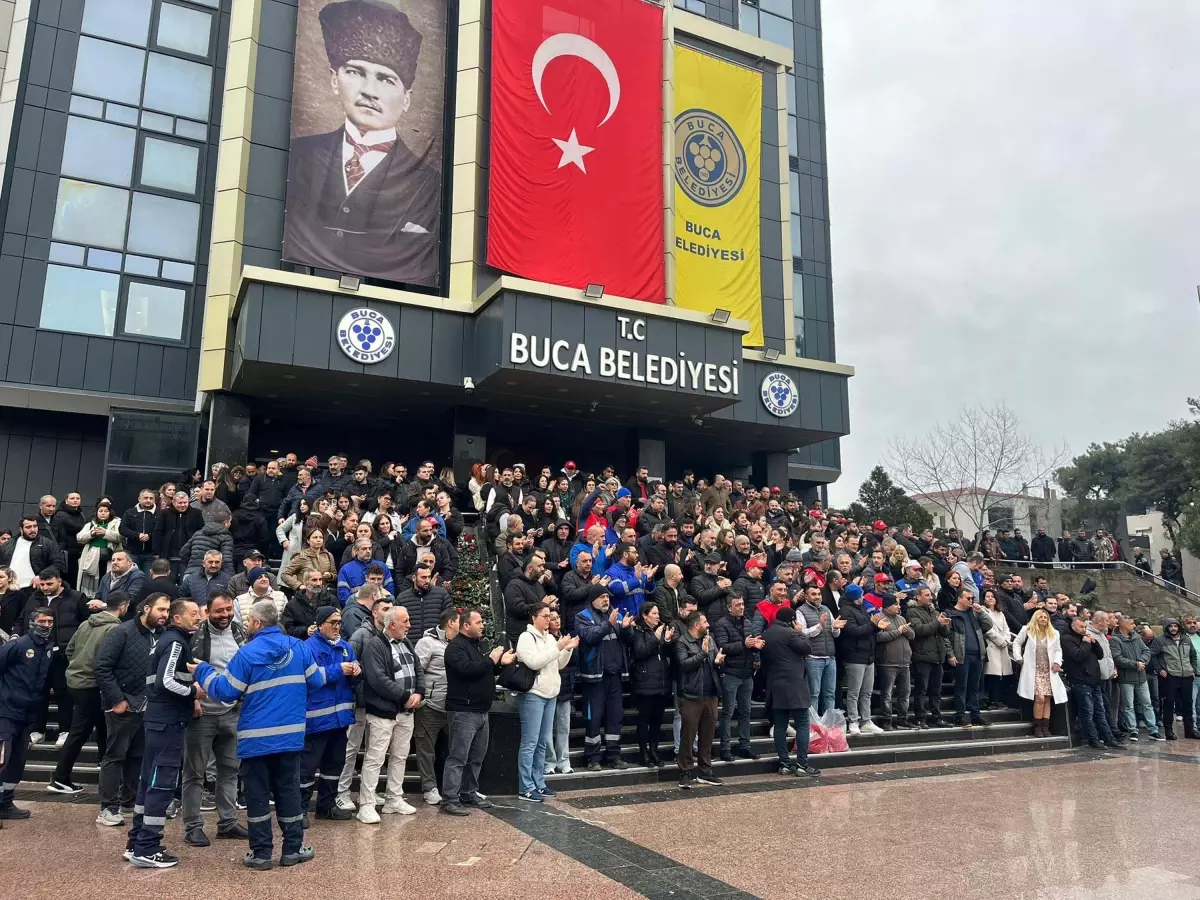 Buca Belediyesi Çalışanları 40 Günlük Maaş Sorununu Protesto Ediyor