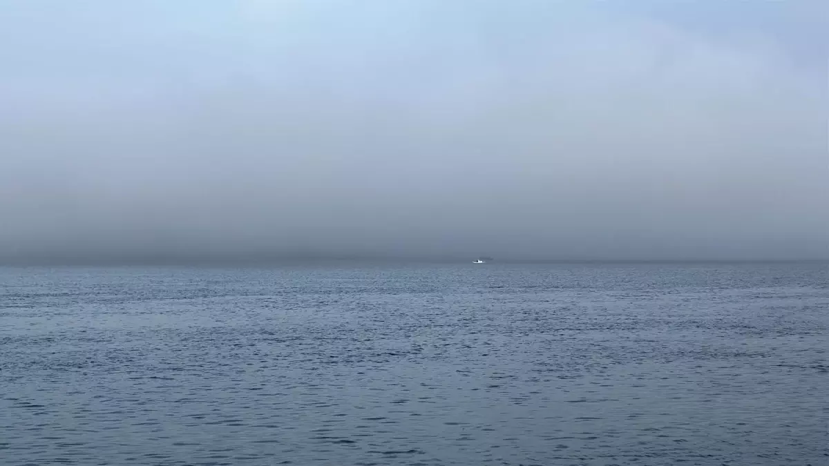 Yoğun Sis Çanakkale Boğazı’nda Deniz Trafiğini Durdurdu