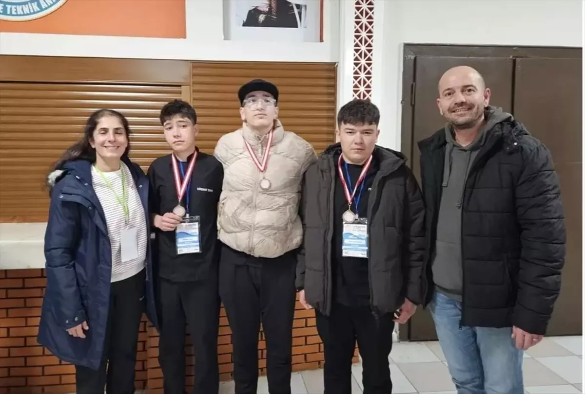 Datça Meslek Lisesi İzmir Gastronomi Yarışmasında Bronz Madalya Kazandı