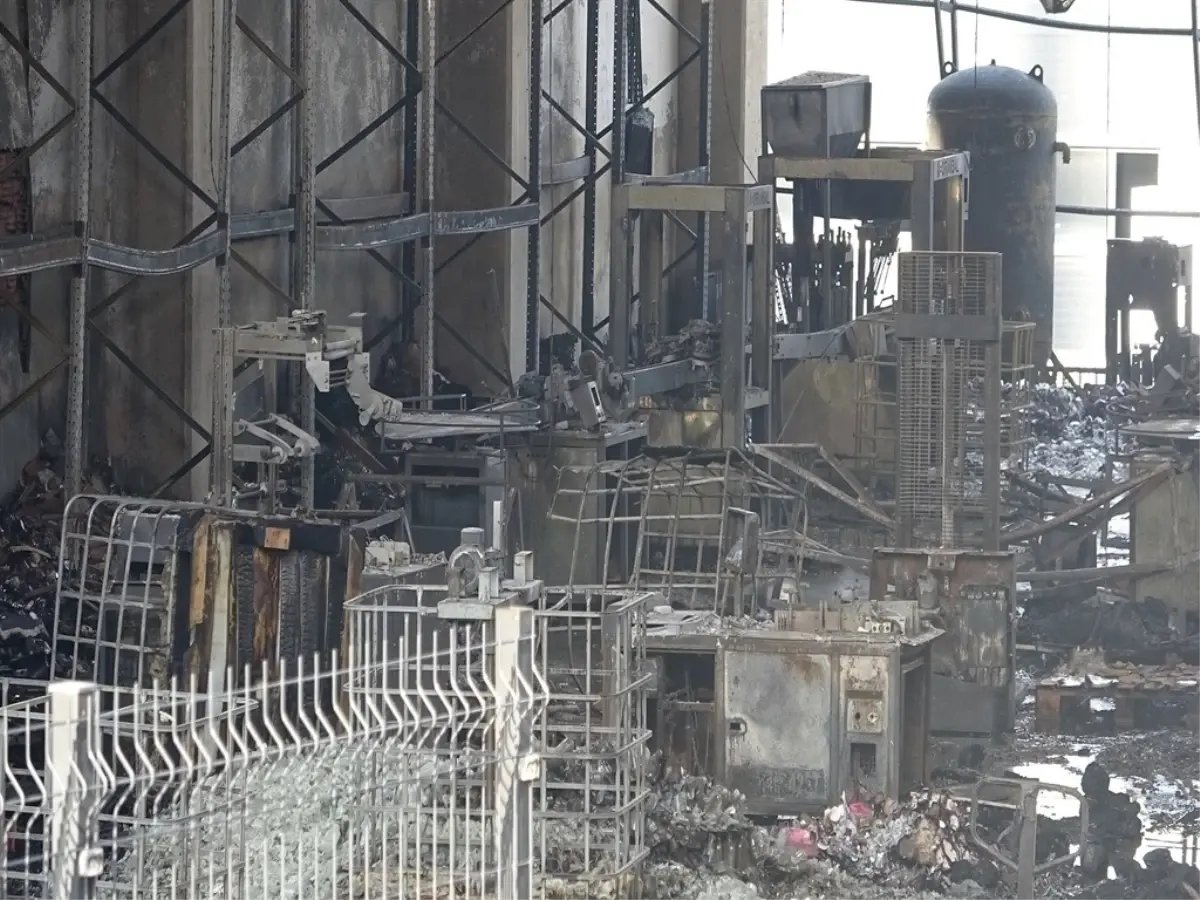 Dilovası Fabrika Yangınında İddianame Yeniden Düzenlendi, 7 Kayıp Ailesi Üzüntü Yaşıyor