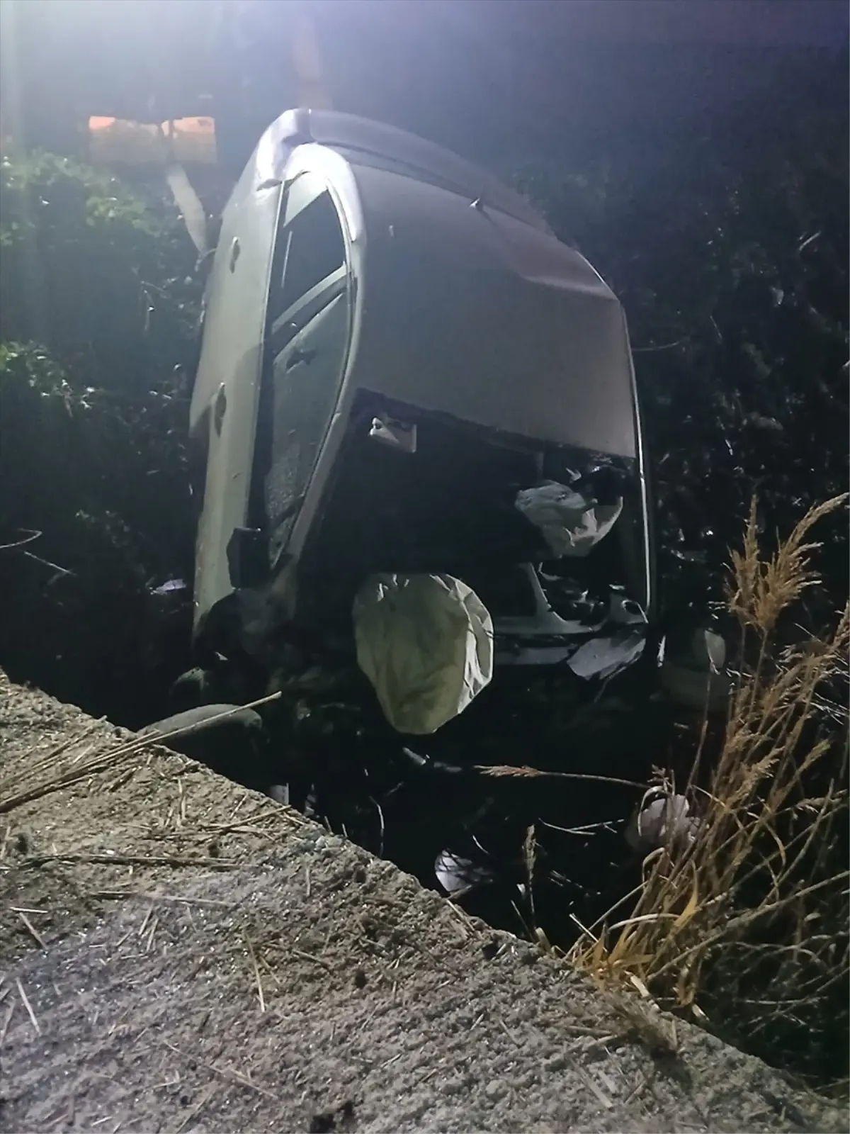 Edirne İpsala'da Şarampole Devrilen Araçta 2 Kişi Hayatını Kaybetti