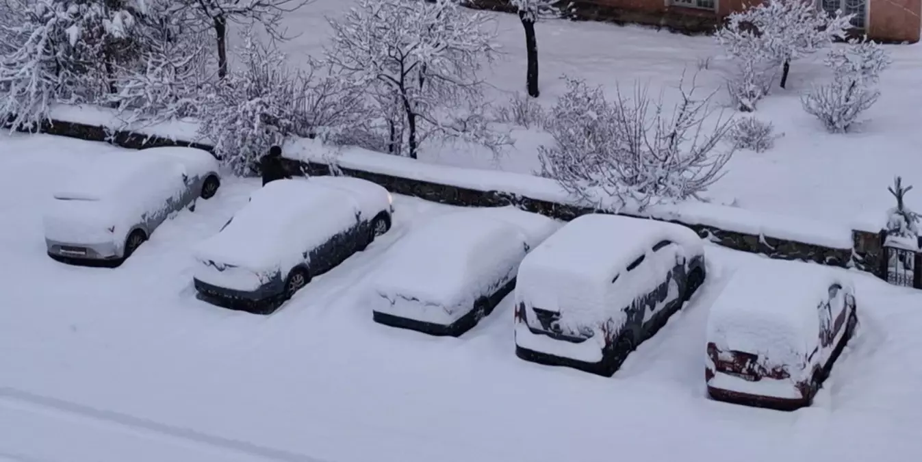 Erzurum’da Kar Kalınlığı 30 cm’yi Aştı: 775 Köy Yolu Trafiğe Kapandı