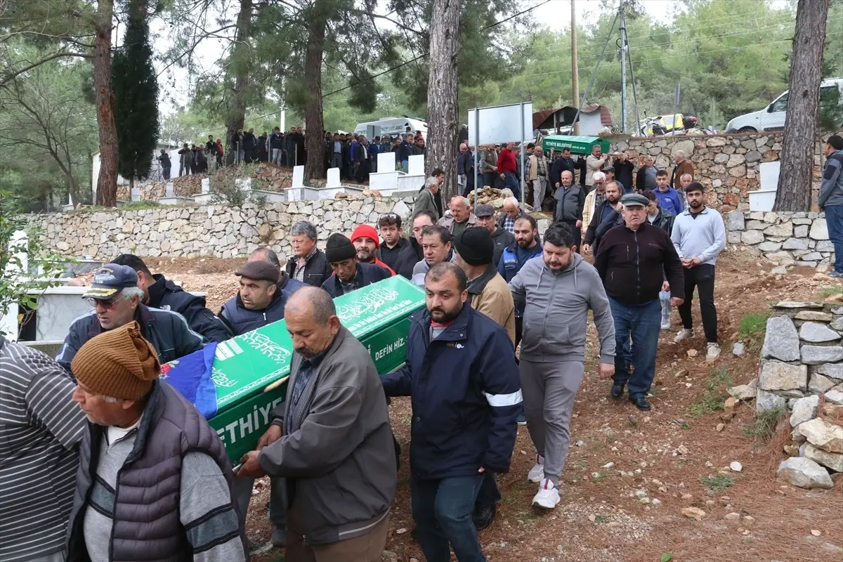 Fethiye'de Üzücü Trafik Kazası: 78 Yaşındaki Kadın ve Torunu Hayatını Kaybetti