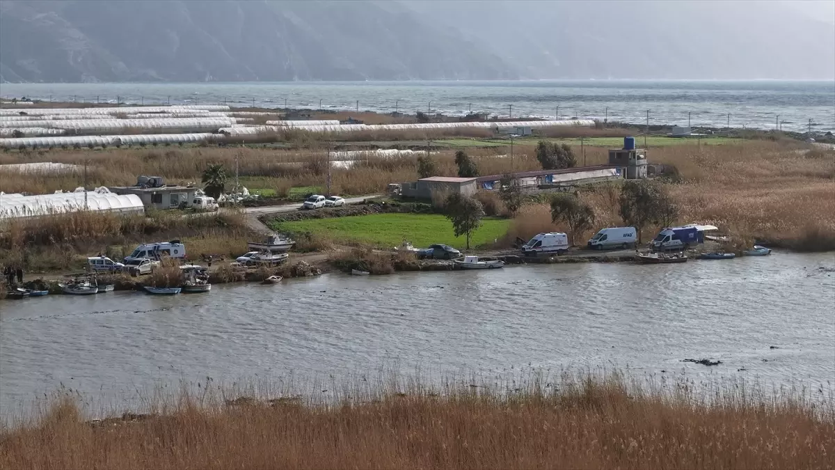 Hatay’da Asi Nehri’nde Kayıp Genç İçin Arama Çalışmaları Sürüyor
