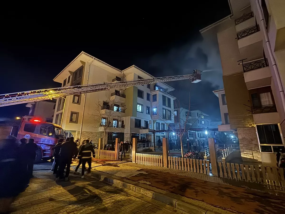 Karaman’da Yangın: 10 Kişi Duman Nedeniyle Hastaneye Sevk Edildi