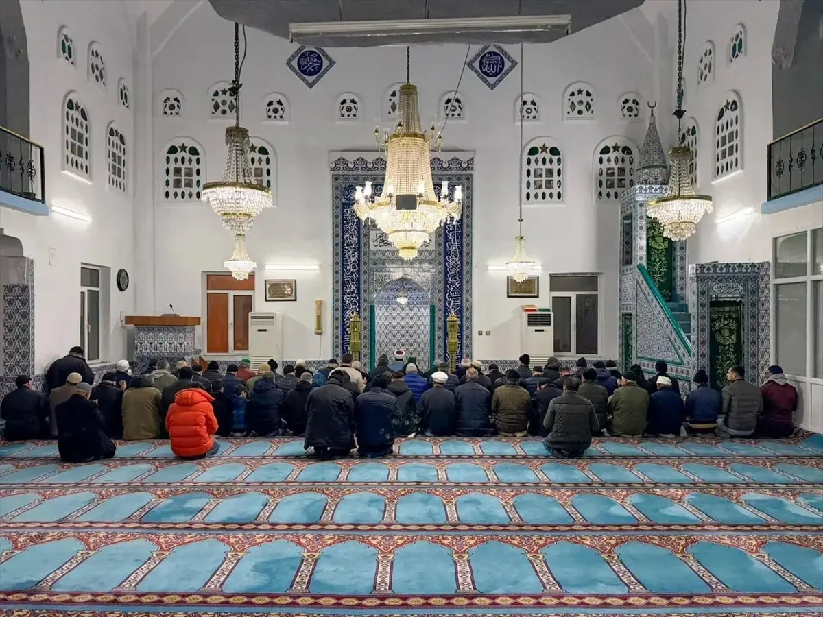 Kırklareli Valisi Uğur Turan'dan Sabah Namazı ve Çorba İkramı