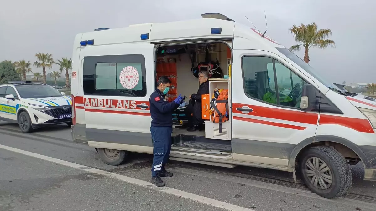 Manisa'nın Yunusemre İlçesinde Zincirleme Trafik Kazası: 5 Yaralı