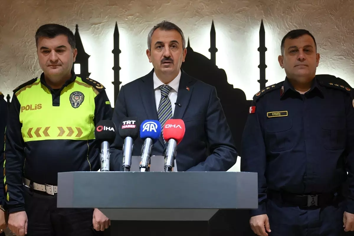 Edirne Valisi Sezer: Meriç Nehri'nde Taşkın Endişesi Yok, Temizleme Çalışmaları Hızla Sürüyor