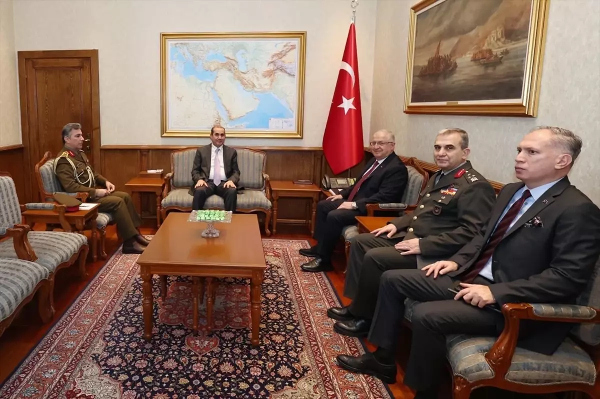 Savunma Bakanı Yaşar Güler, Irak Büyükelçisi ve Askeri Ataşeyi Ankara’da Karşıladı