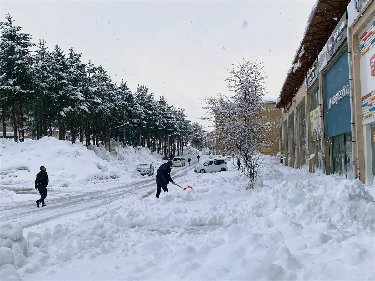 Doğu Anadolu’da Şiddetli Kar Yağışı 453 Köyü İzole Ediyor