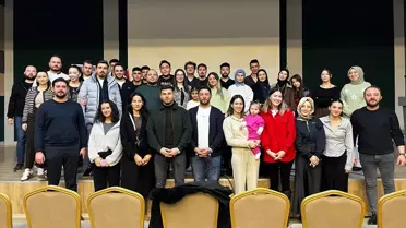 Gençlik Buluşması sırasında gençlerin grup çalışması