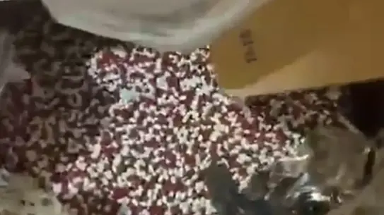 Ele geçirilen sentetik ecza paketleri