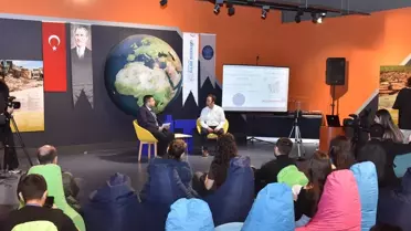 Seminerde sunum yapan uzman