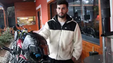 Adana'da Motosikletli Kurye TIR Altında Kaldı, Kaskı Hayatını Kurtardı