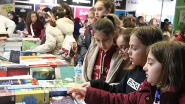 Fuar Alanında Çocuk Kitap Standı