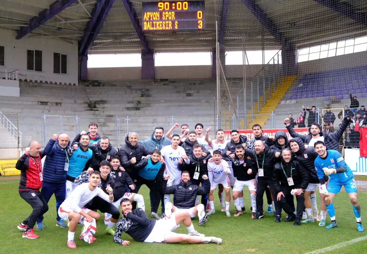 Balıkesirspor, Afyonspor'u 3-0'lık Zaferle Play-Off'ta Öne Çıktı