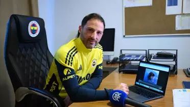 Fenerbahçe Teknik Direktörü Tedesco, AA’nın Yılın Kareleri Oylamasını İnceledi