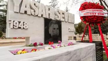 Anma töreni sırasında sunulan çiçekler