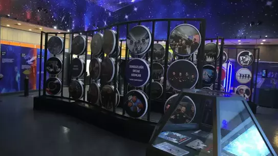 Sergideki uzay roket modeli