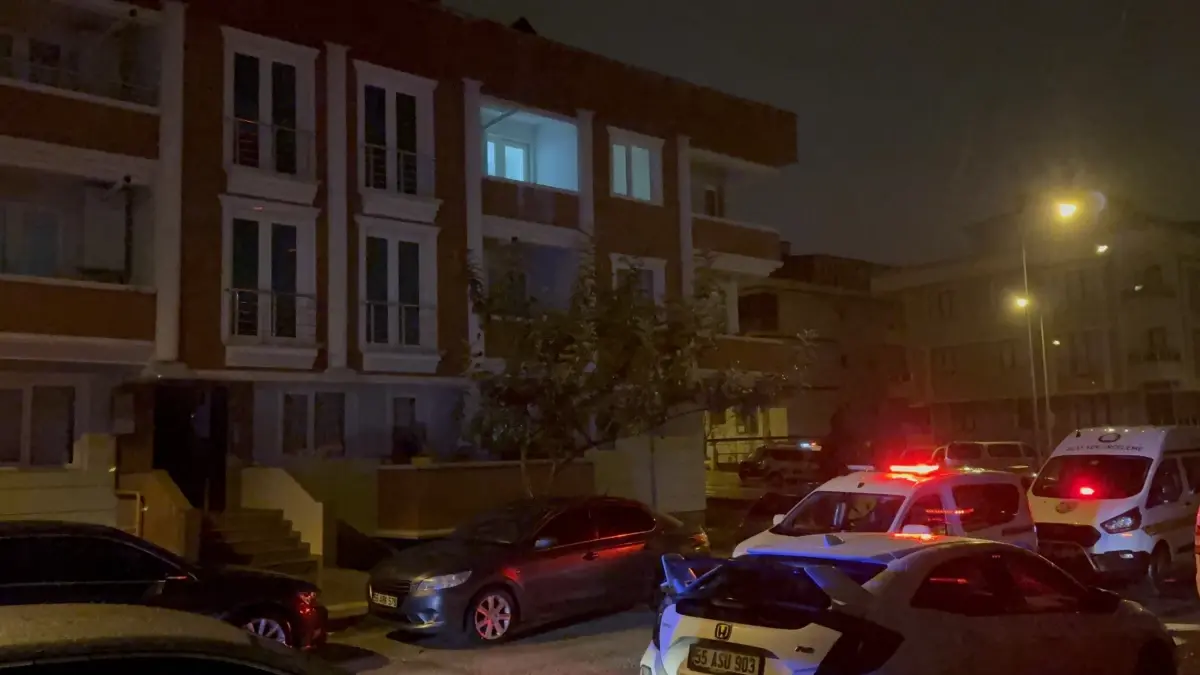 Samsun Atakum’da Telefon Tartışması Kanlı Çıktı: Bıçaklanan Ablanın Dayısı Balkonundan Atladı