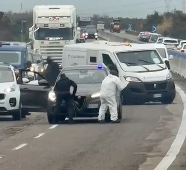 Polis ekiplerinin olay yerine müdahalesi
