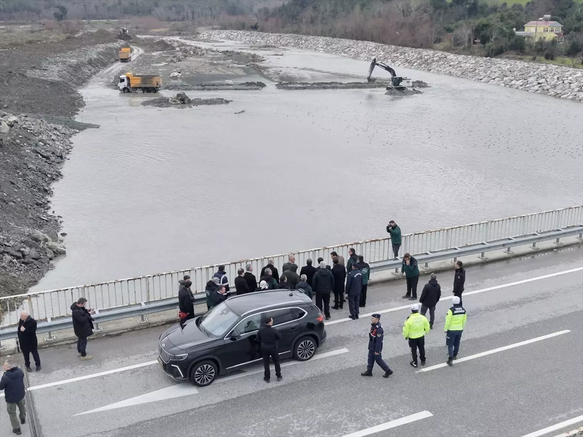 Samsun Valisi Tavlı, Yakakent OSB'de Güzelceçay Çayı İslah Projesini Yerinde İnceledi
