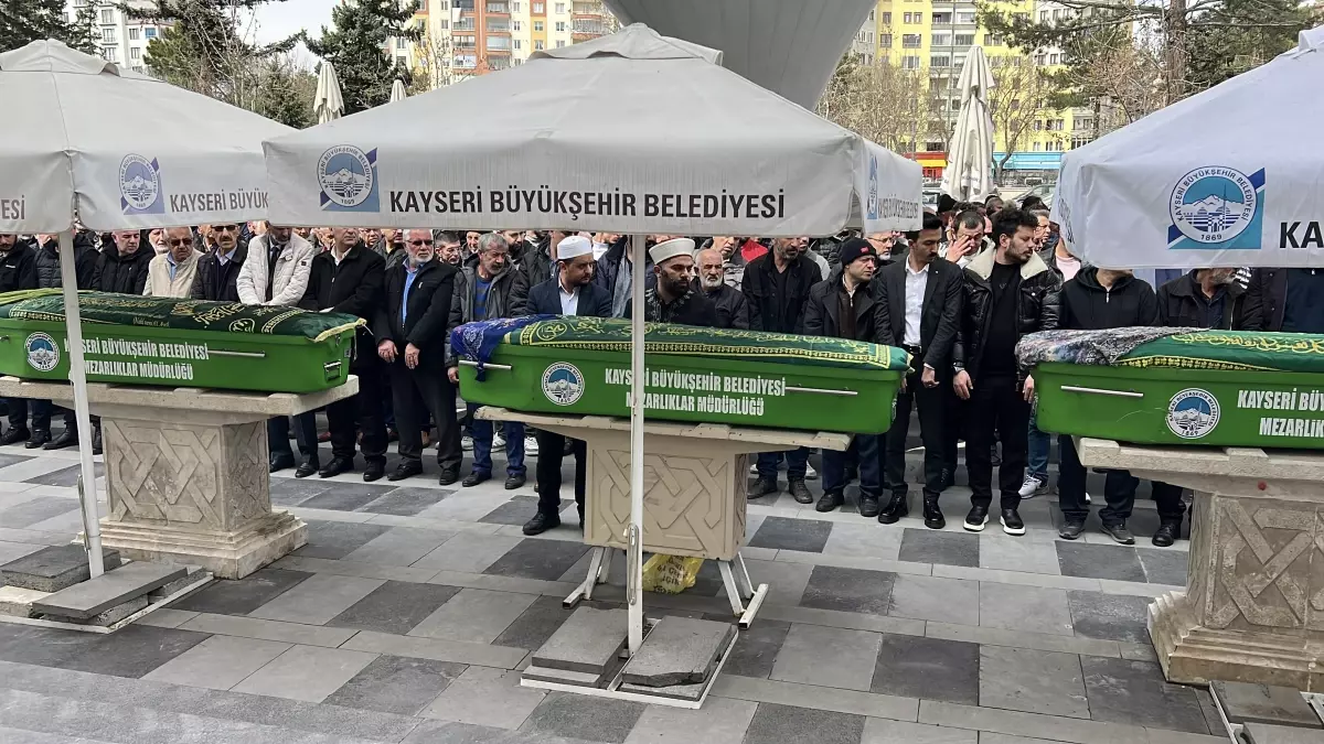 17 Yaşındaki Genç, Annesini Bıçaklayarak Öldürdü: 20 Yıl Hapis Cezası Verildi