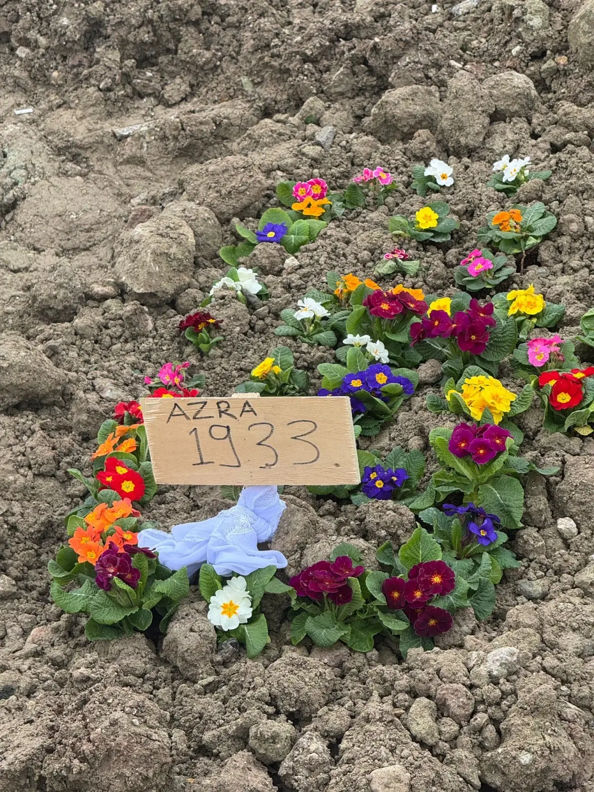 Ankara’da Azra Cengiz’in Cenazesi Toprağa Verildi: Babasının İşlediği Cinayet Sonrası Tören