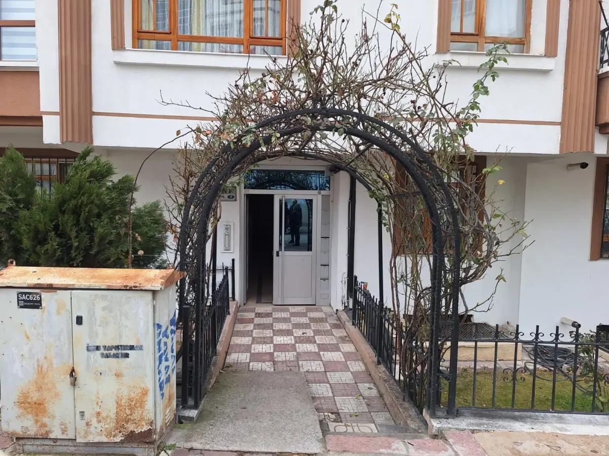 Ankara’da Şok Aile Katliamı: Baba Eşi ve Kızını Öldürüp Kendini Söküncüye Sürükledi