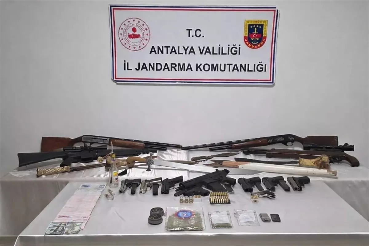 Antalya’da Uyuşturucu ve Ruhsatsız Silah Operasyonu: 1 Şüpheli Gözaltında