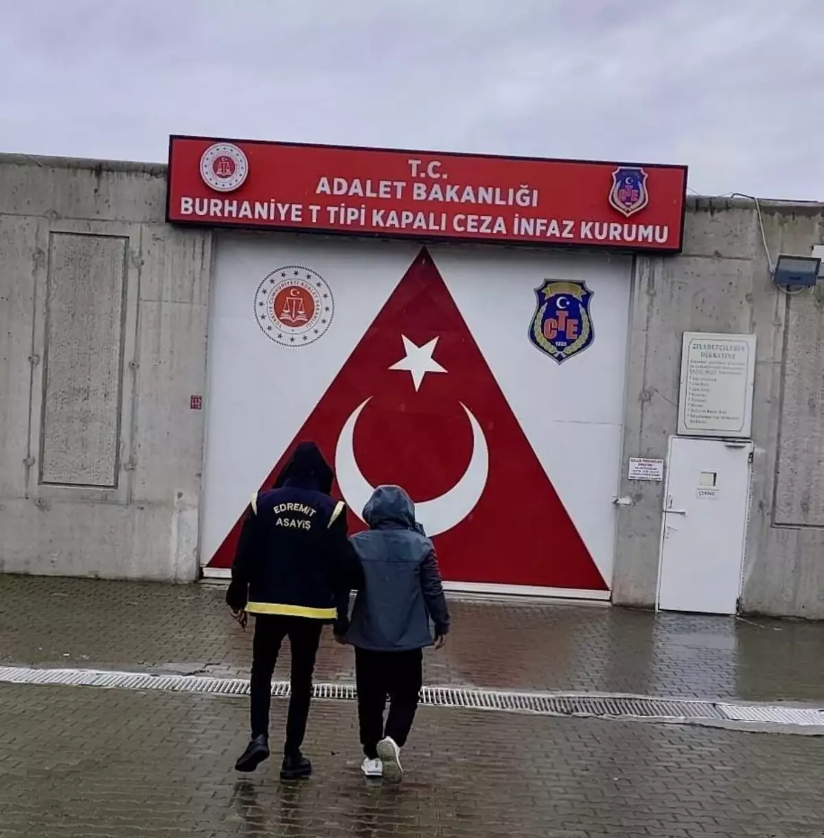Edremit’te 36 Yıl Hapis Cezalı Firari Hükümlü Yakalandı