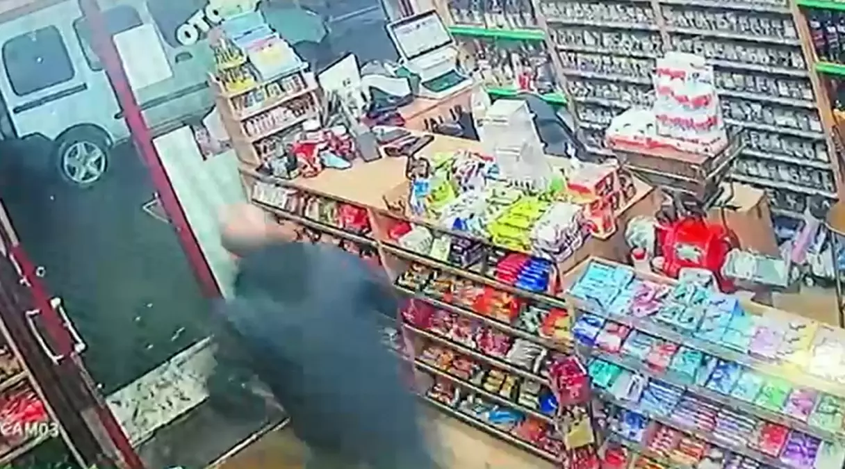 Çorlu’da Büfe Hırsızlığı: 15 Bin Liralık Alkol ve Gıda Çalındı