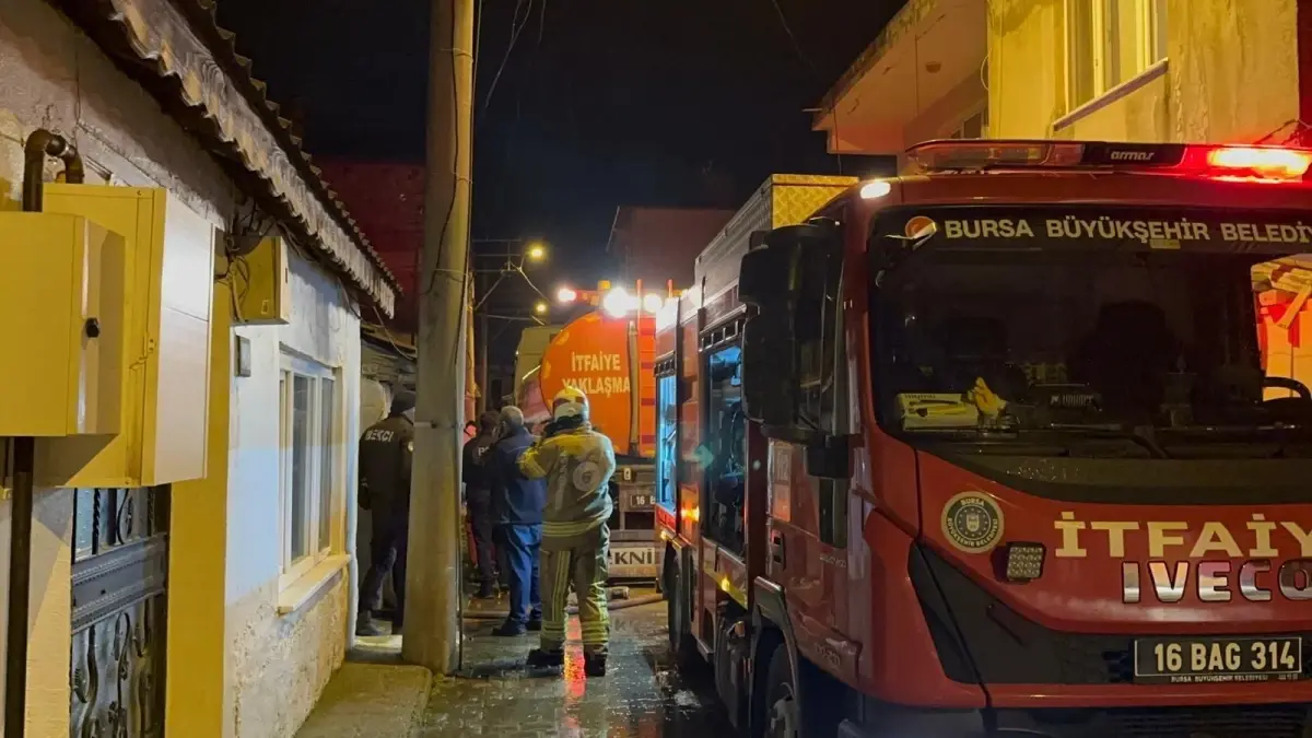 İznik’te Ev Yangını Hızla Söndürüldü, İtfaiye Ekipleri Kontrol Altına Aldı