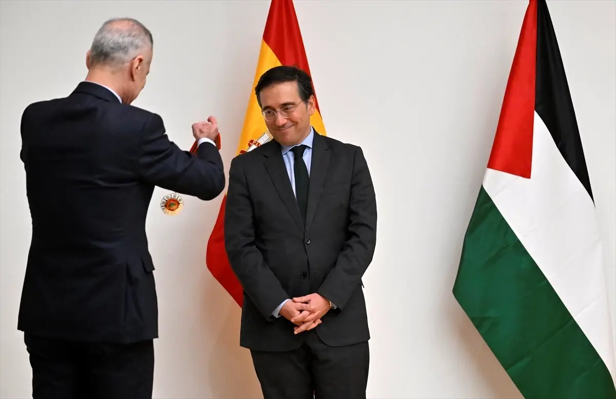 Filistin, İspanya Dışişleri Bakanı Albares’e Liyakat Nişanı Verdi