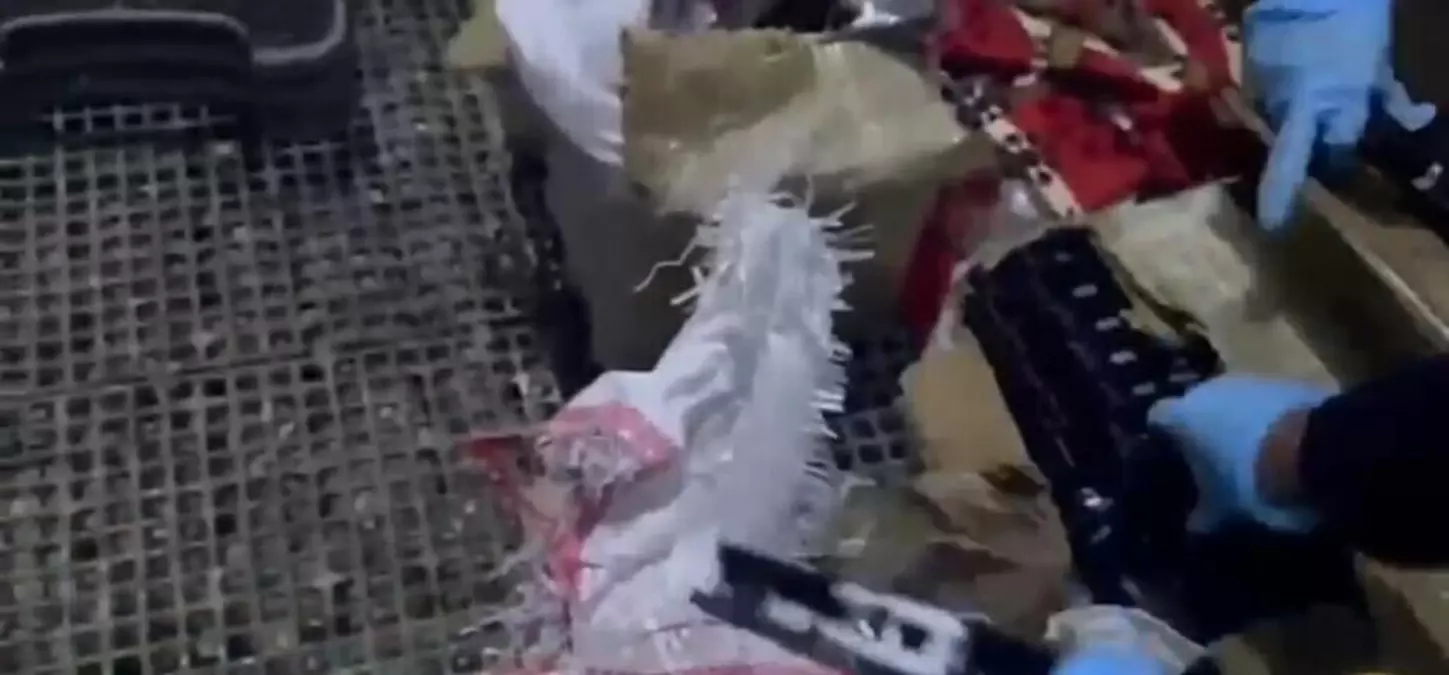 İzmir Karabağlar'da Güvercin Kümesinde Silah ve Tabanca Operasyonu