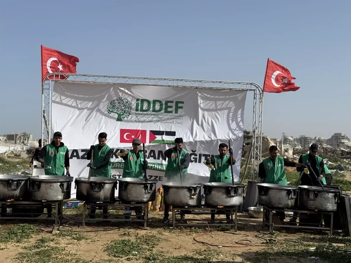 İDDEF, Gazze'de Sıcak Yemek ve Konserve Dağıtımına Hız Kesmeden Devam Ediyor
