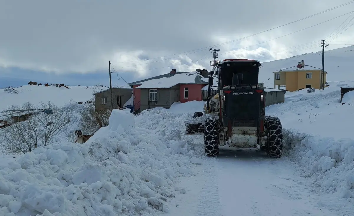 Iğdır’da Kar Yağışı 14 Köy Yolunu Kapattı, Açma Çalışmaları Devam Ediyor