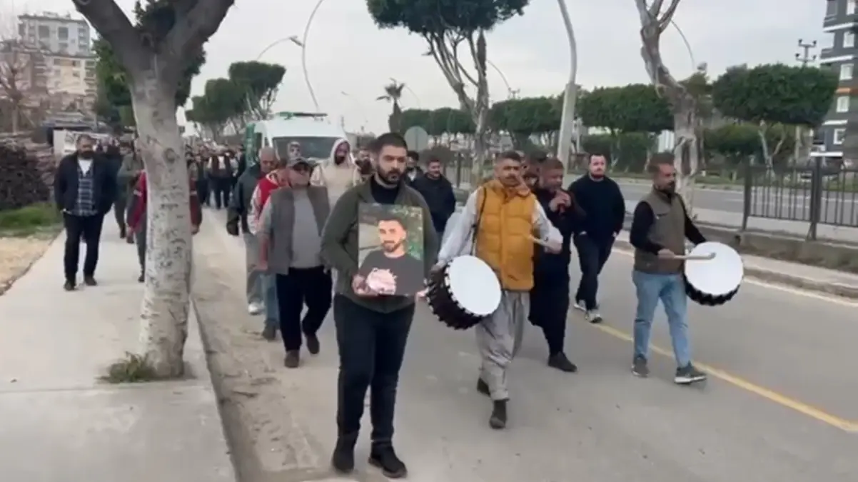 Mersin Tarsus'ta Kaza Sonrası Geleneksel Davul‑Zurna Çalınarak Veda Edildi