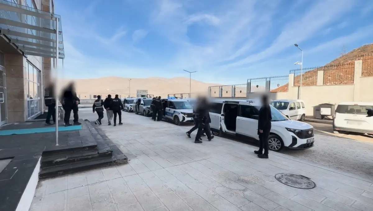 Kırşehir'de Büyük Dolandırıcılık Operasyonu: 4 Şüpheli Gözaltında