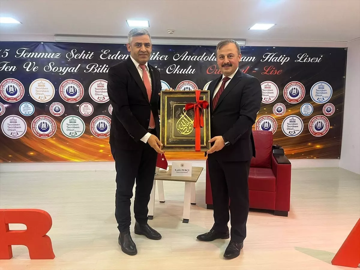 Niksar Kaymakamı Kadir Perçi, İmam Hatip Lisesi'nde Öğrencilerle Buluştu