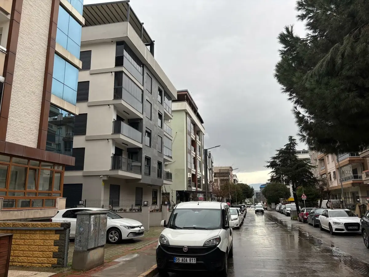 Gaziemir'de Aldatma Nedeniyle İşlenen Cinayet: Şüpheli Polis Üniformasıyla Sokakta Tespit Edildi