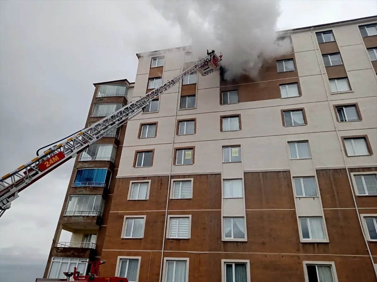 Yozgat’ta 8 Katlı Apartmanda Çıkan Yangın Kontrol Altına Alındı