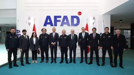 Görüşme sırasında AFAD Başkanı Pehlivan ve delegeler