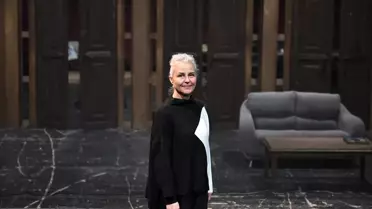 Oyunun sahne tasarımı ve ışıklandırması