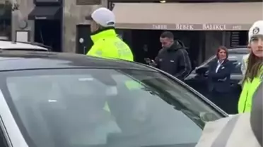 Araç içinde dans eden kadın Gizem K.